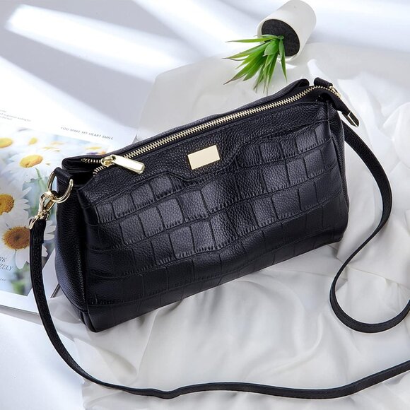 Versatile Leather Shoulder Bag with 3 Pockets and Adjustable Crossbody Strap - Picture 8 of 8